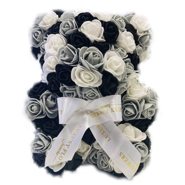 Ručne vyrobený medvedík z ruží – čiernobiely 25 cm